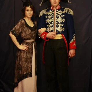 Мундир офицера 19 века с серебряными эполетами