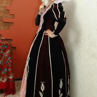 Женское историческое платье в стиле Барокко (Чёрно-вишнёвое)
