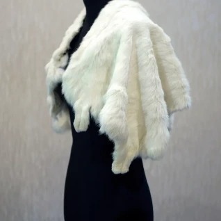 Меховая пелерина белая