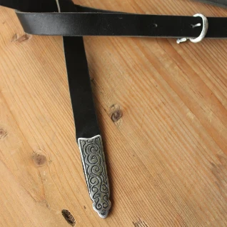 Черный средневековый пояс