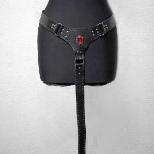 Средневековый пояс с камнем