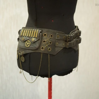 Коричневый пояс с подсумками и фурнитурой