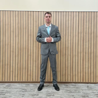 Костюм деловой мужской серый