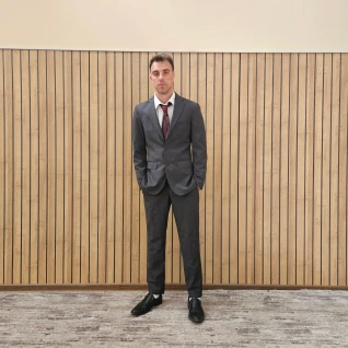 Костюм деловой мужской темно-серый 