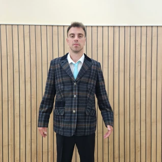 Костюм мужской деловой с клетчатым пиджаком