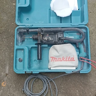 Перфоратор с пылесосом Makita HR2432