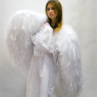 КОСТЮМ АНГЕЛА С БЕЛЫМИ КРЫЛЬЯМИ