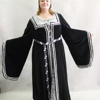 ПЛАТЬЕ С НАКИДКОЙ (готика)