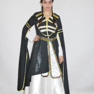 ЧЕРКЕССКИЙ ЖЕНСКИЙ КОСТЮМ