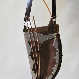 НАЛУЧЬЕ С ЛУКОМ И СТРЕЛАМИ