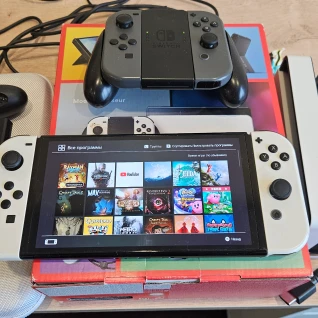 Nintendo Switch OLED (док и 2 комплекта джойстиков) + Zelda TOTK, Ведьмак 3, Metro 2033, Alien Isolation и многое другое. 