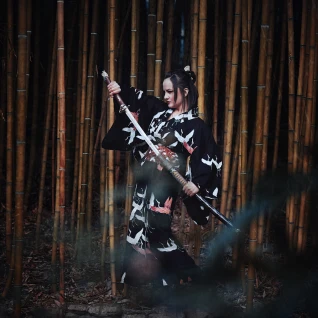 Черное кимоно женский наряд