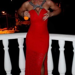 Вечернее красное платье