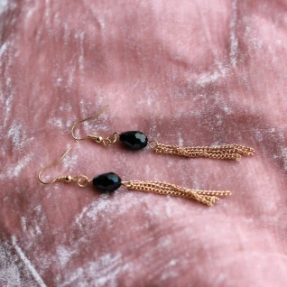 Серьги с черными камнями