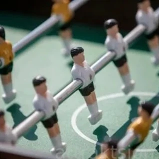 Настольный футбол ( кикер)