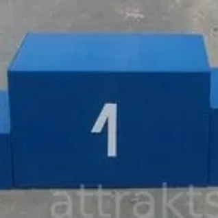 Пьедестал почета