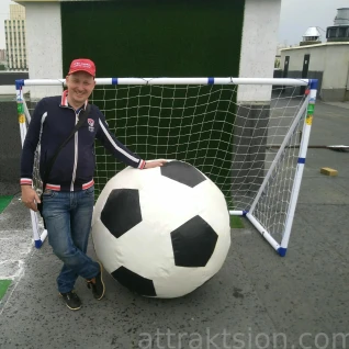 Мяч гигантский - диаметр один метр.