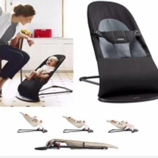 Шезлонг BabyBjorn с дугой игрушек