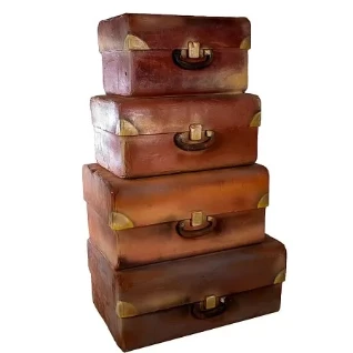 Чемоданы стопками