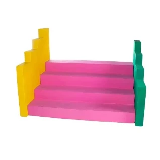 Ступеньки из игры в кальмара