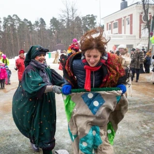 Масленичная забава – Бег в Мешках