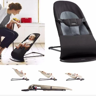Шезлонг BabyBjorn с игрушкой