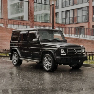 Автомобиль Mercedes-Benz G500