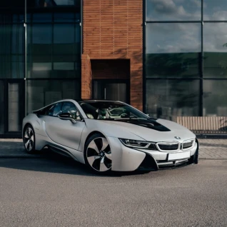 Автомобиль BMW i8