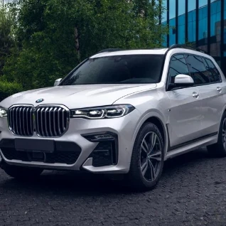 Автомобиль BMW X7 40i
