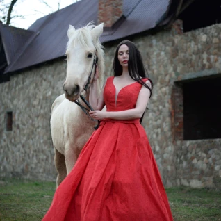 Платье бальное пышное красное Vampire