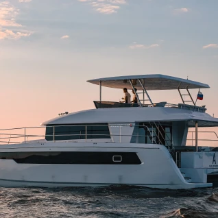 Премиальная моторная яхта типа катамаран «JOCORE А