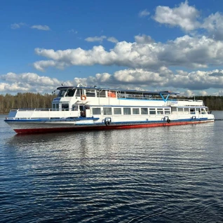 Двухпалубный теплоход Мираж 