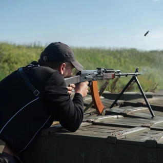 Стрельба на полигоне из 10 видов оружия на выбор