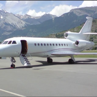 Самолет Falcon 900LX