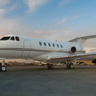 Самолет Hawker 700