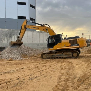 Гусеничный экскаватор LIUGONG CLG933Е