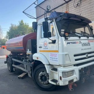 КДМ Комбинированная дорожная машина КО-806-01на шасси Камаз