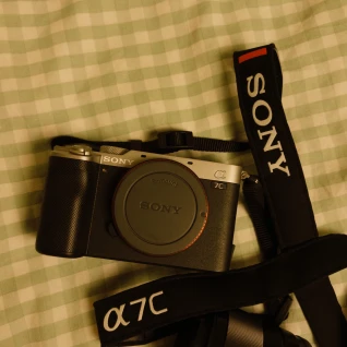 Камера Sony A7C (с объективом или без)