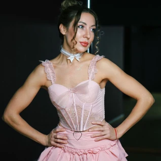 Розовый костюм (юбка с корсетом)