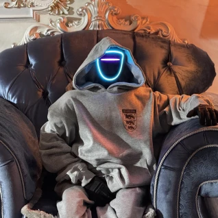 Робот гуманоид Unitree G1 с оператором