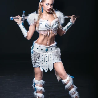 Костюм амазонки валькирии охотницы воительницы белый