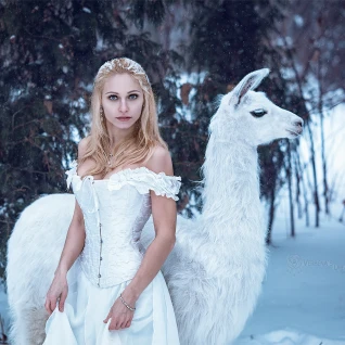 Белый изящный костюм платье принцессы снегурочки 