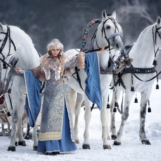 Традиционный русский зимний костюм царский царевны с мехом русская зима