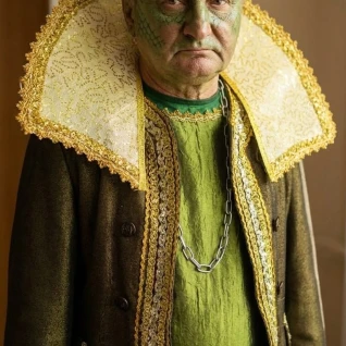 Адад королевство кривых зеркал