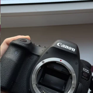 Canon EOS 6D Mark 2
