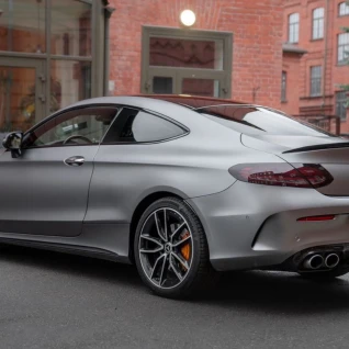 Автомобиль купе Mercedes-Benz AMG