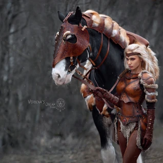 Женский рыцарский костюм коричневые кожаные доспехи латы воительницы амазонка валькирия воин напрокат