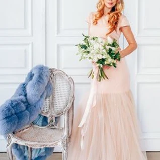 Нежное вечернее платье розового цвета