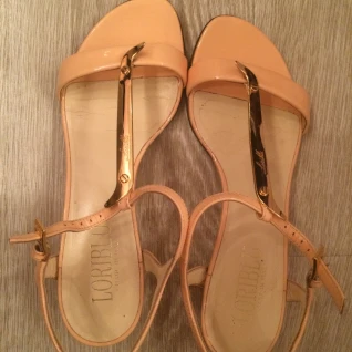 босоножки лаковые, бежевые loriblu