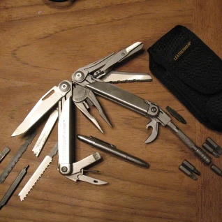 Мультитул leatherman surge